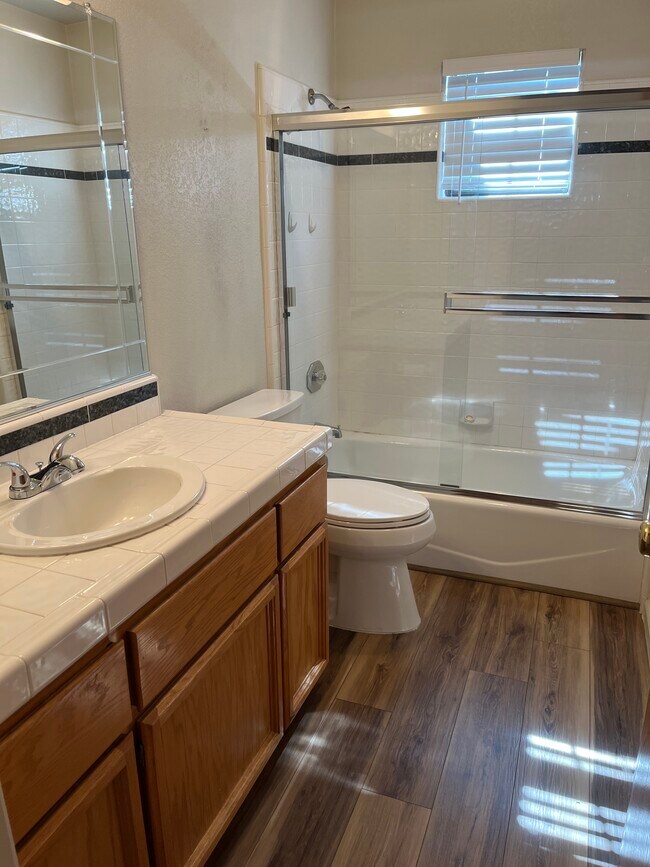 Building Photo - 258 Hoffman Ave