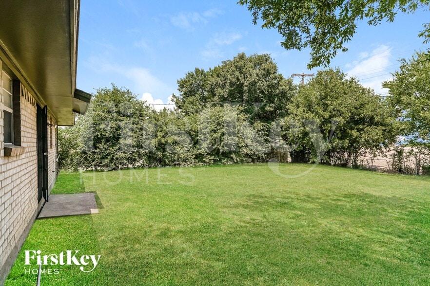 Building Photo - 6530 Gentle River Dr