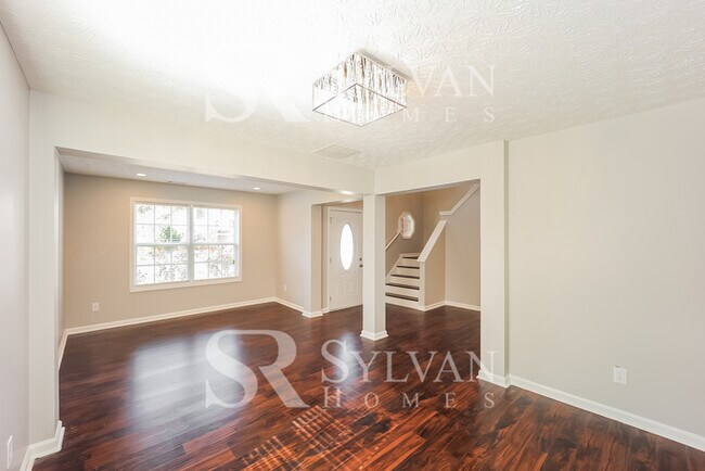 Building Photo - Your dream home awaits