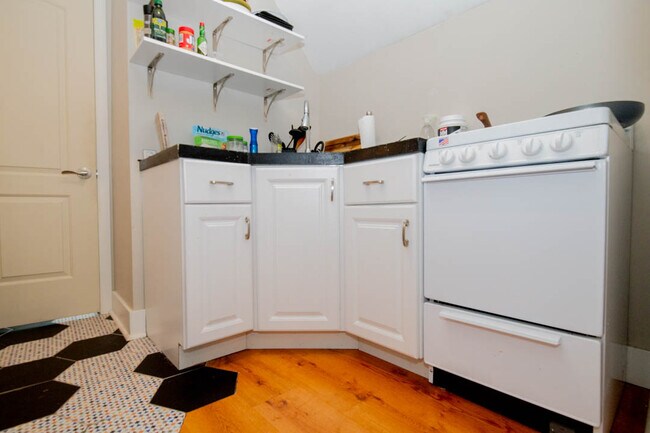 Building Photo - 1626 De Sales Ln