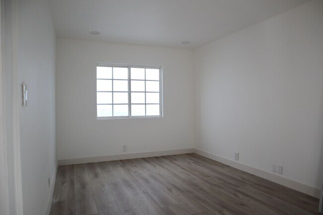 Building Photo - Pico Robertson 1bed1bath Apartment