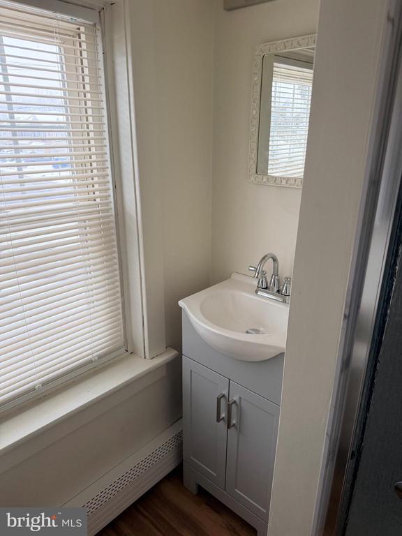 Building Photo - 604 S Main St