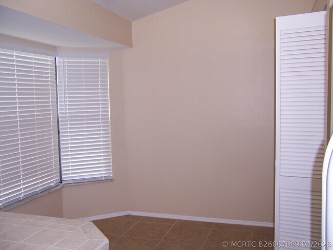 Building Photo - 2163 SE Shelter Dr
