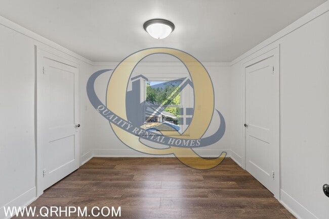 Building Photo - Available Now - 4 BEDROOMS!!!