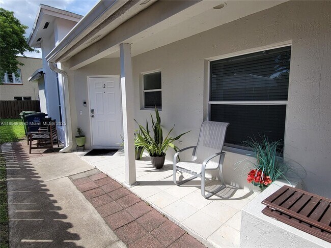 Building Photo - $3,100MONTHLY;35 SW 7TH ST #2 HALLENDALE B...