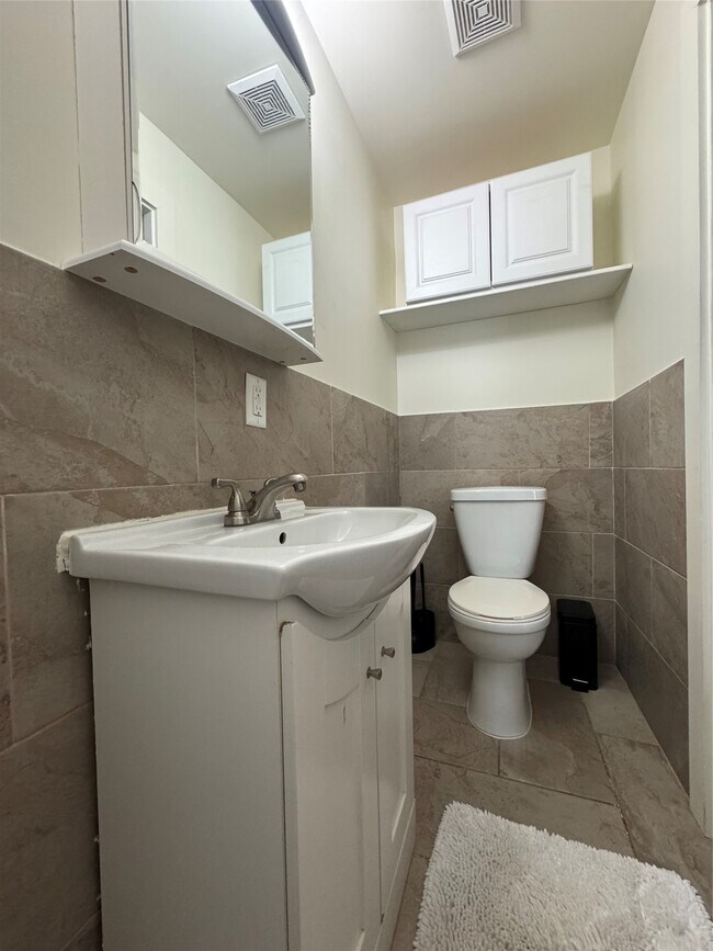 Building Photo - 1823 Market St