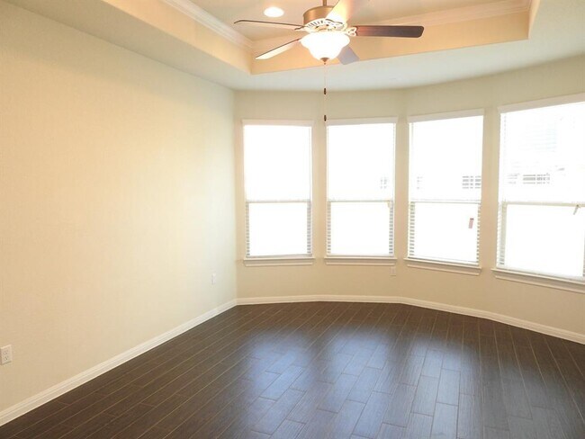 Building Photo - 9903 Quercia Dr