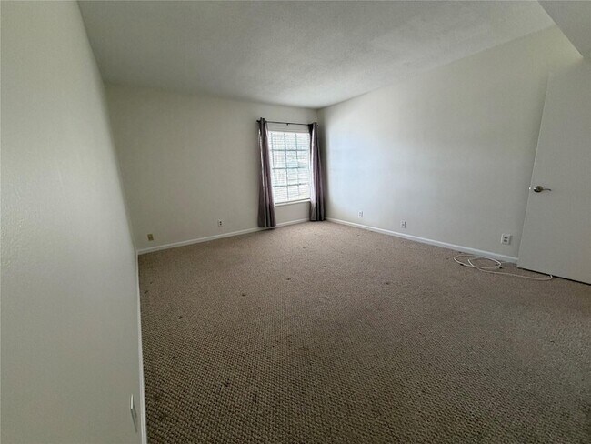 Building Photo - 2151 NE 68th St