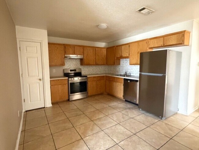 Building Photo - 3302 Alicante Ct