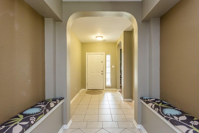 Building Photo - 15230 Ledgewood Park Dr