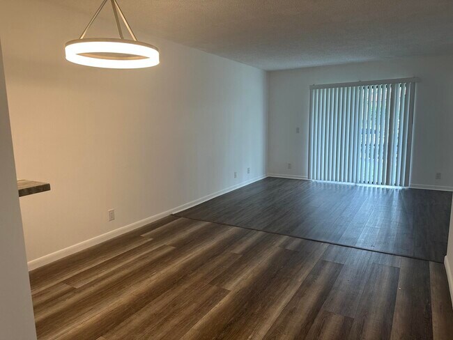 Building Photo - 21915 Lake Forest Cir
