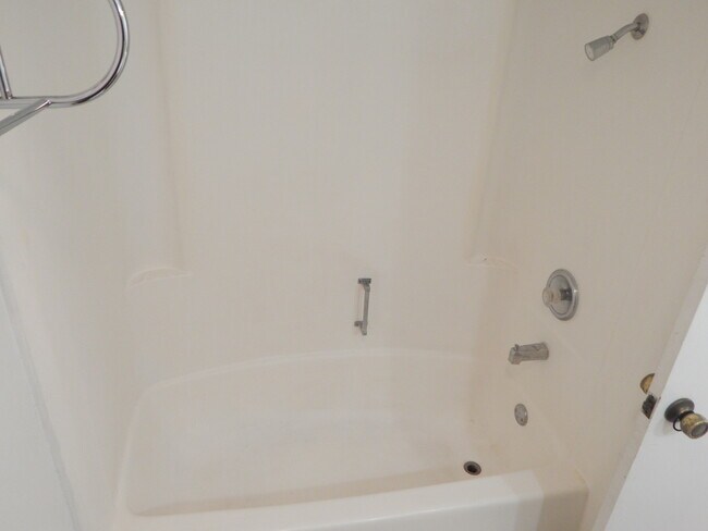 Building Photo - Beautiful Jurupa Hills Condo - 3 Bedroom