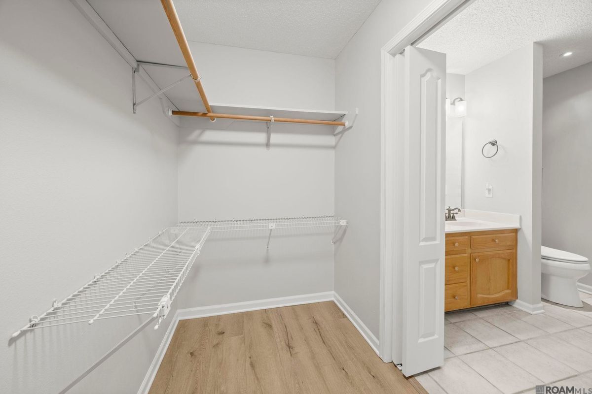 Building Photo - 18596 White Oak Dr