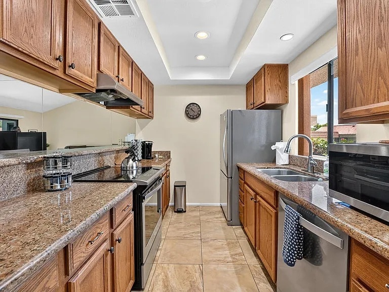 Fully stocked kitchen - 40997 Sea Island Ln
