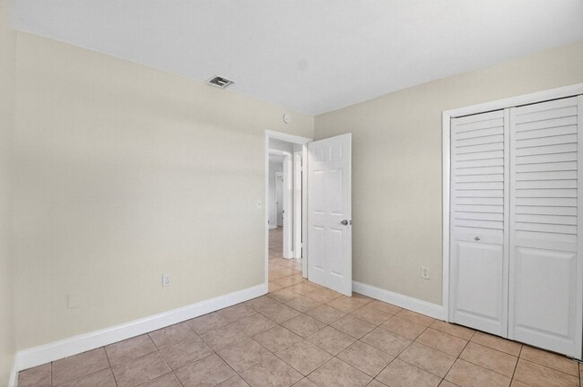 Building Photo - 775 Snead Cir