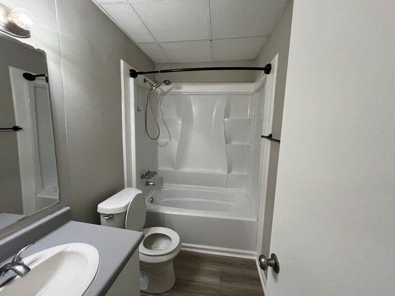 Building Photo - 142 Goshen Rd