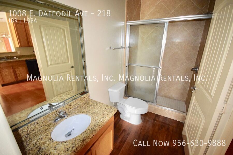 Building Photo - 1008 E Daffodil Ave