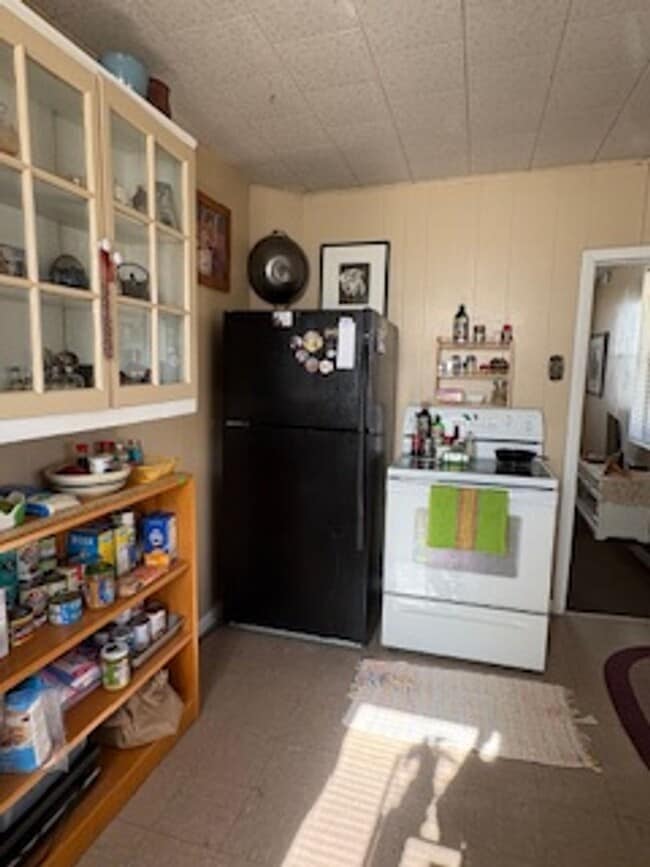 Building Photo - 2 Bedroom Single Family Home