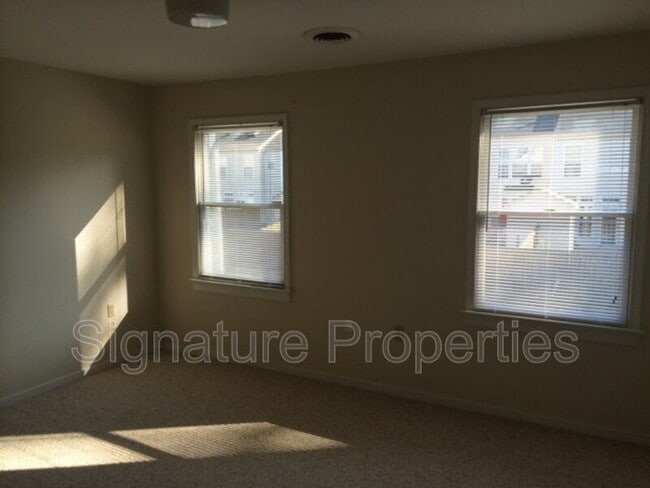 Building Photo - 2216 High Bush Cir
