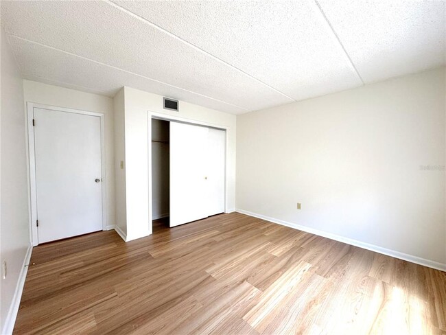 Building Photo - 2400 Forest Dr
