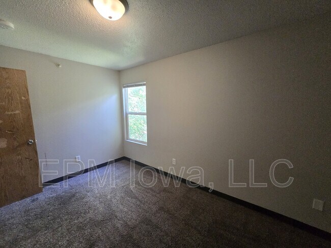 Building Photo - 64 Miller Ave SW