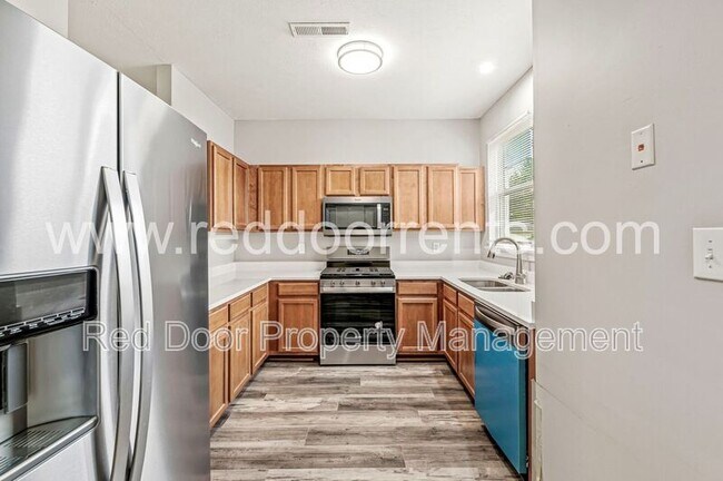 Primary Photo - 2406 N Delaware St