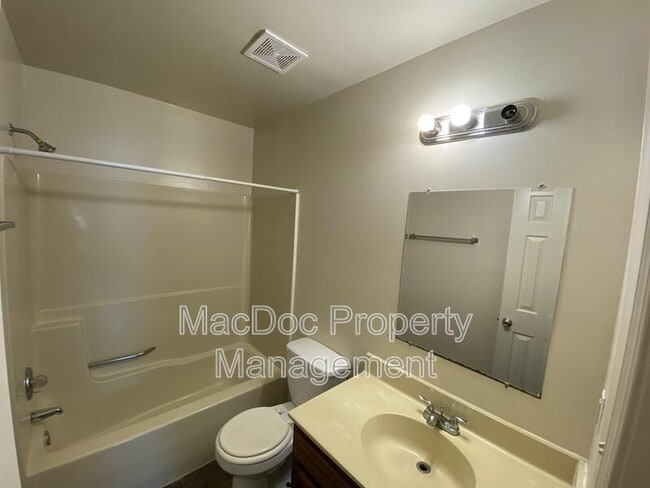 Building Photo - 507 Montgomery Dr