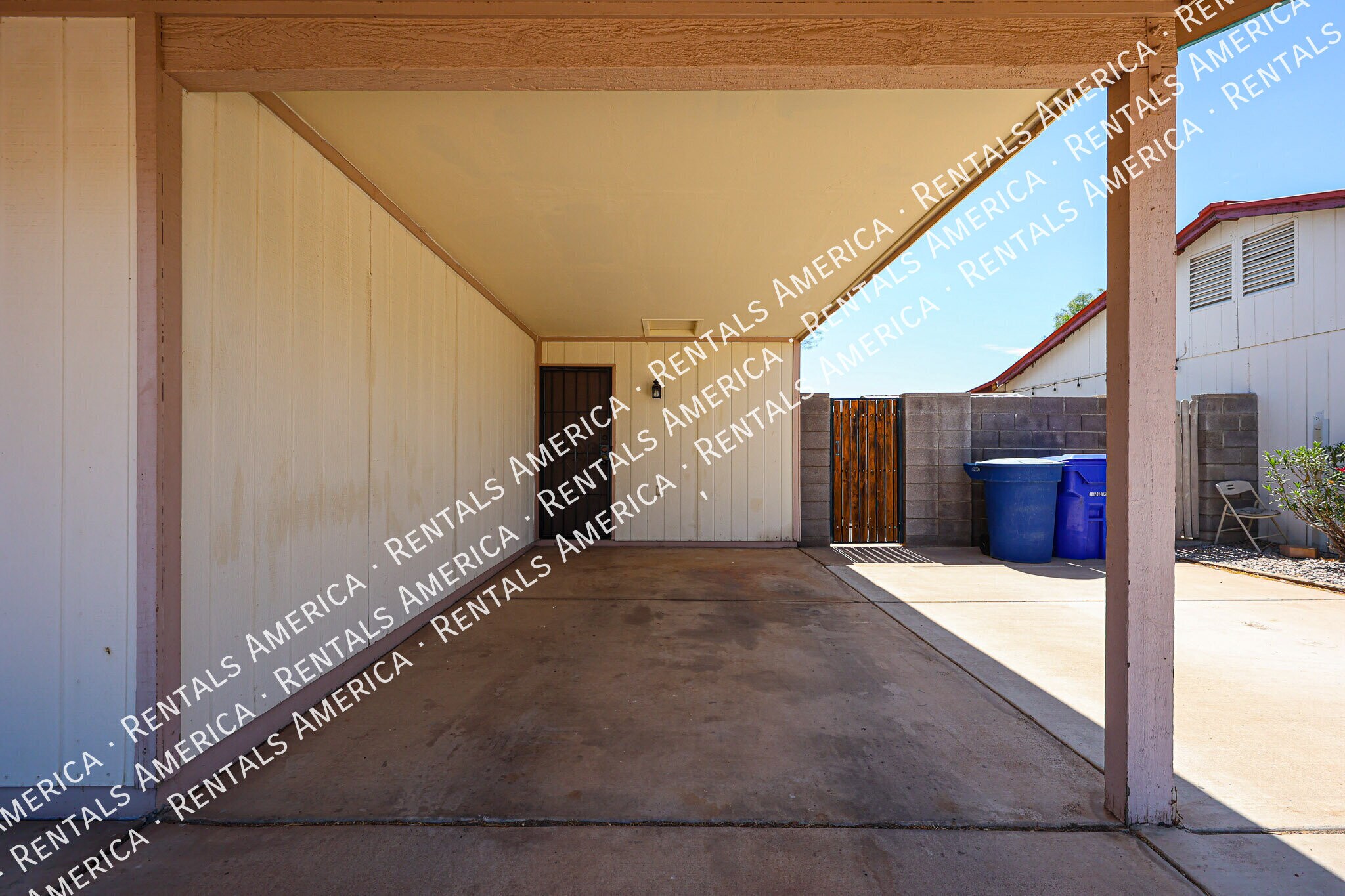Building Photo - 719 W Palomino Dr