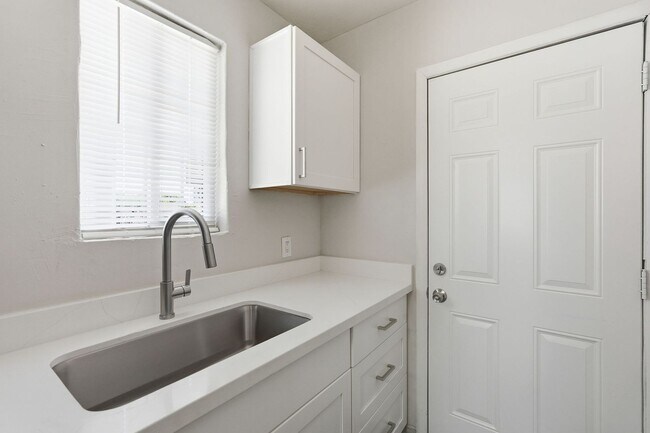 Building Photo - 1036 N 16th St