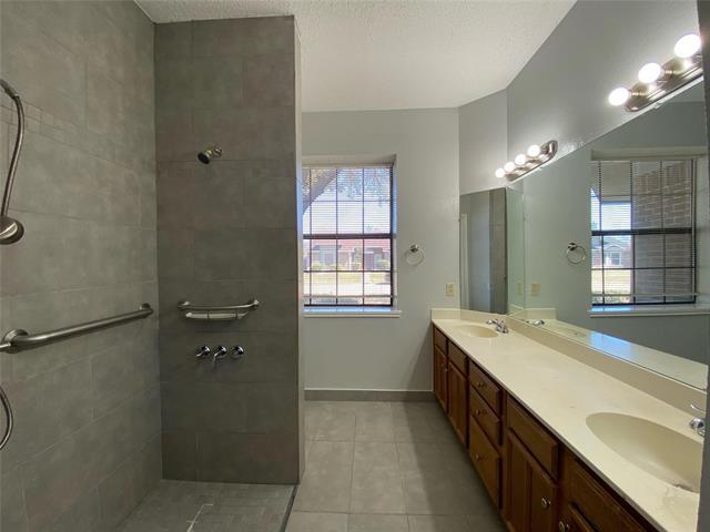 Building Photo - 2313 Roanoke Cir