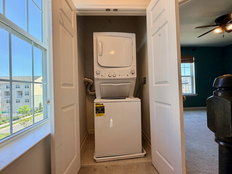 Laundry Closet - 3744 Green St