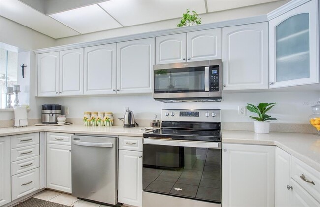 Building Photo - 8040 Sailboat Key Blvd S