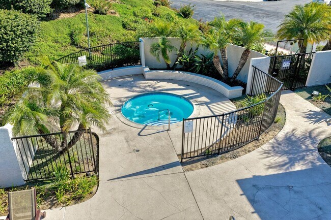 Building Photo - Furnished 2 bedroom in Carlsbad-Close to Beach