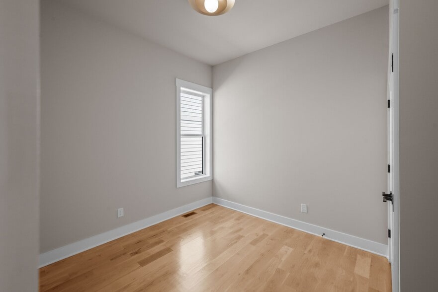 Building Photo - 2523 W Heiman St