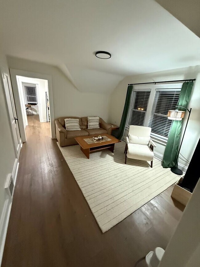 Building Photo - Fully Furnished 1BR + Office | Travel Nurse Ready | 30+ Day Stays Near Milwaukee