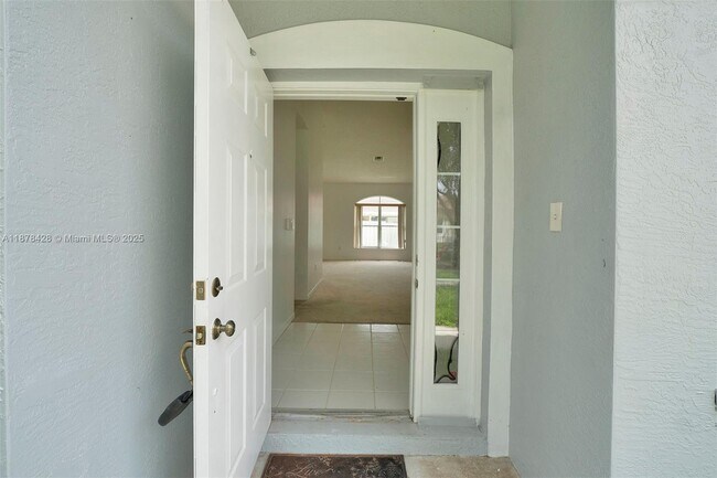 Building Photo - 10660 SW 20th Ct