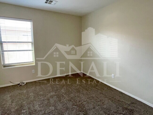 Building Photo - 7220 S 55th Dr