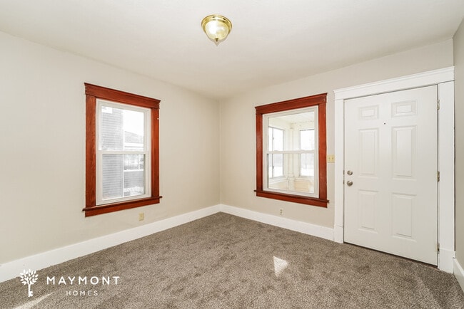 Building Photo - 3-Bedroom Lorain Home