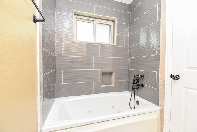 Building Photo - 12402 Amado Dr