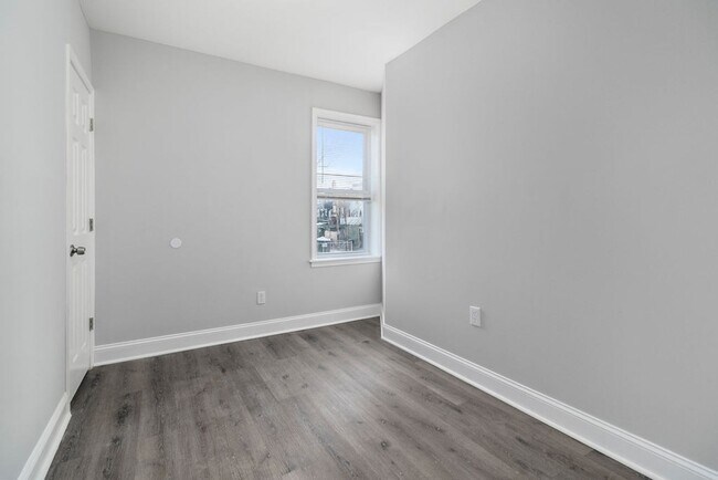 Building Photo - 1150 17th St NE