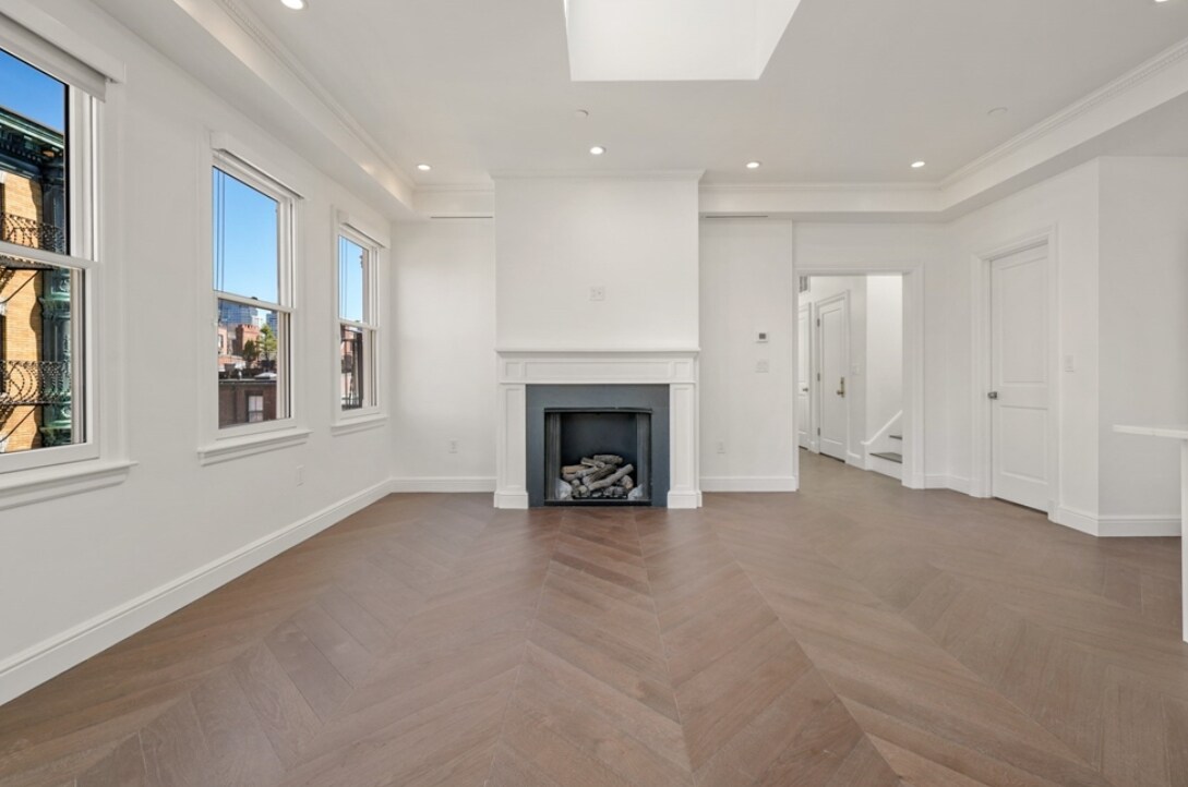 Building Photo - 537 Boylston St
