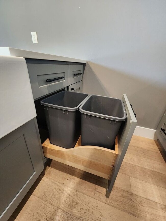 Building Photo - 2BR/1BA Remodeled Duplex w/ In-Unit W/D in Oak Cliff