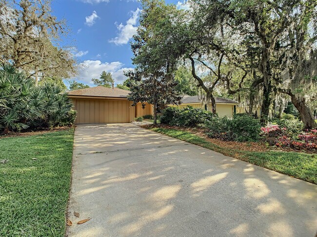 Primary Photo - 697 St Andrews Cir