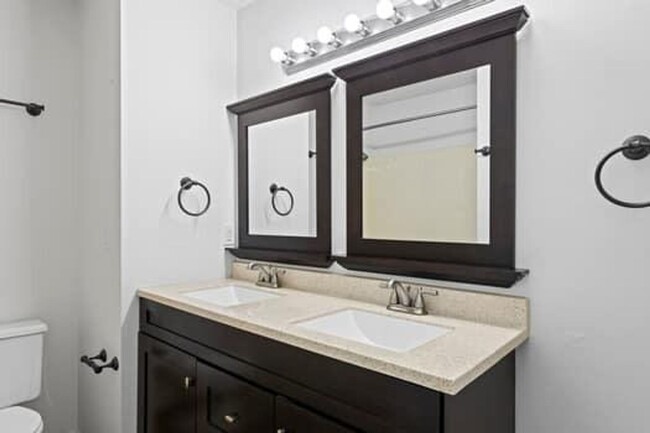 Building Photo - Beautiful Niceville Home!
