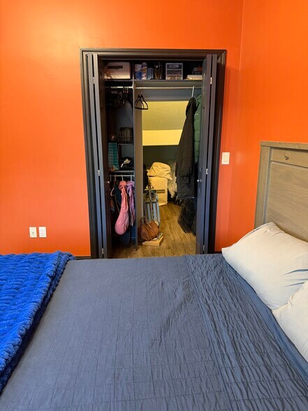 Building Photo - 70 N Main St