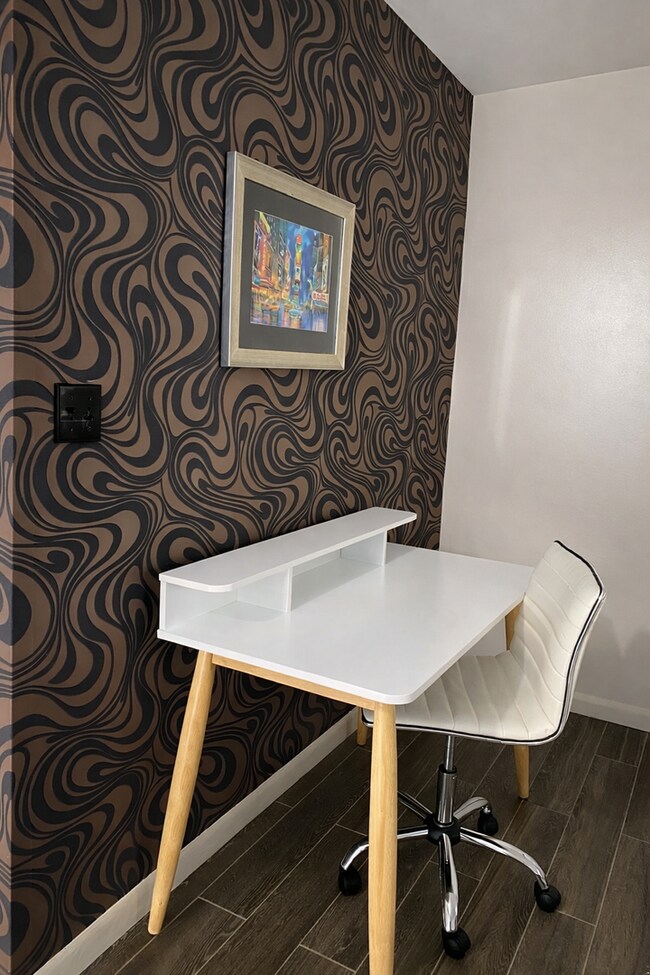 Building Photo - 1 Bed / 1 Bath – All Bills Paid, Washer & Dryer Included, Tile Floors, Pool & Prime Location!