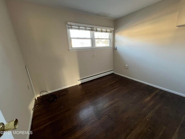 Building Photo - 12 Eisele Ave