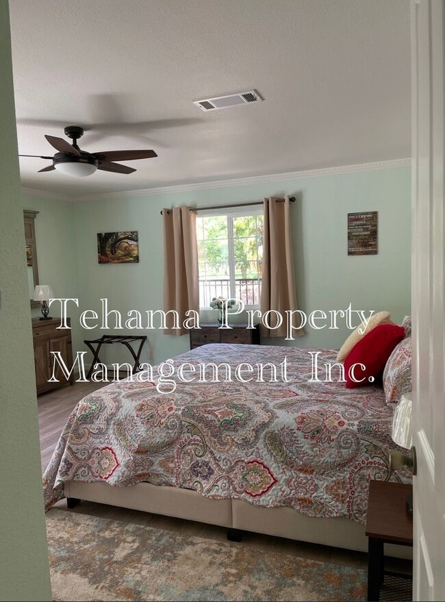 Building Photo - 2 bed 2 bathroom home in the El Camino/Gerber Area Available Unfurnished or Furnished