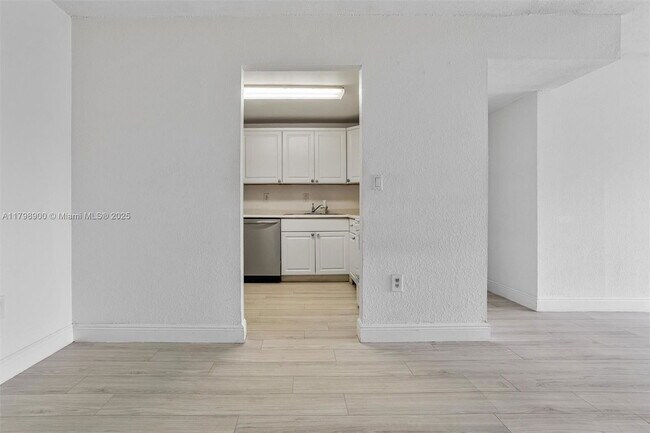 Building Photo - 4900 NW 79th Ave