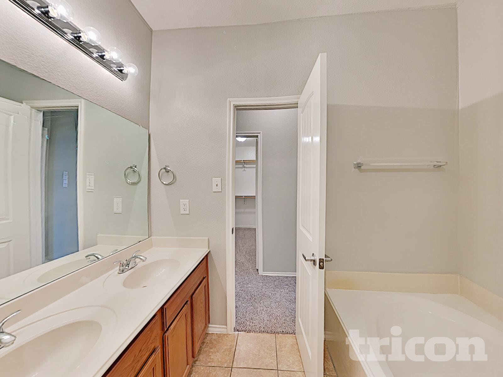 Building Photo - 626 Chapman Dr